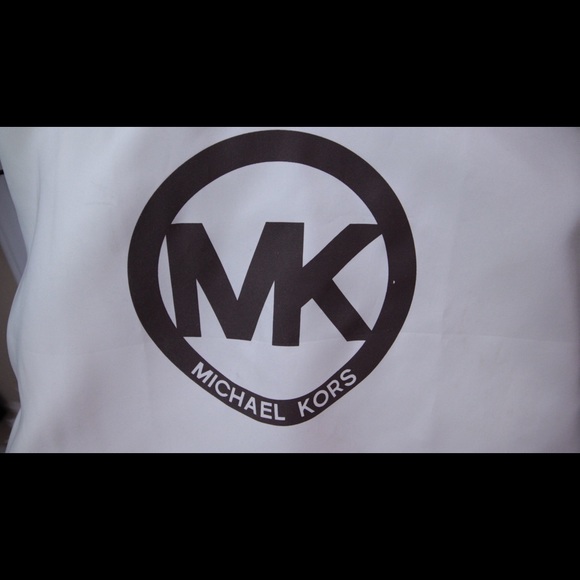 MK Hamilton - Picture 10 of 10